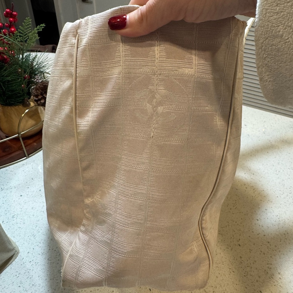 🛑 SOLD 🛑 Chanel Vintage Travel Line Tote – Pink, authentic - Picture 14 of 17